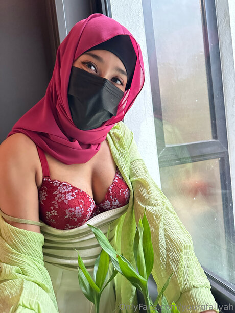 Yourgfaliyah hot star images