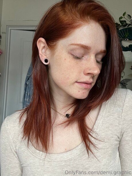 Demi Graphic nude actress gallery