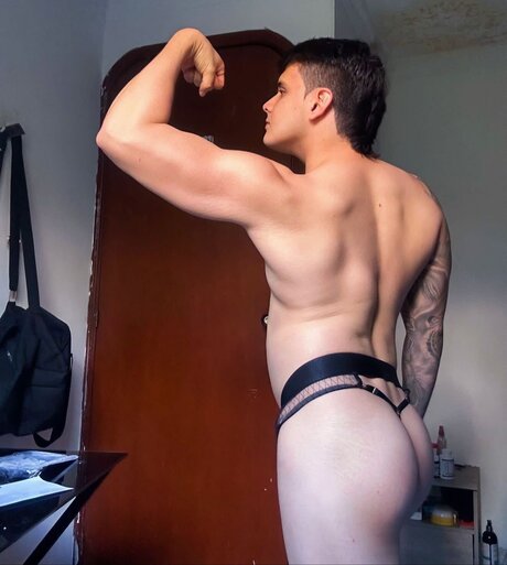 Freeboygym nude star image