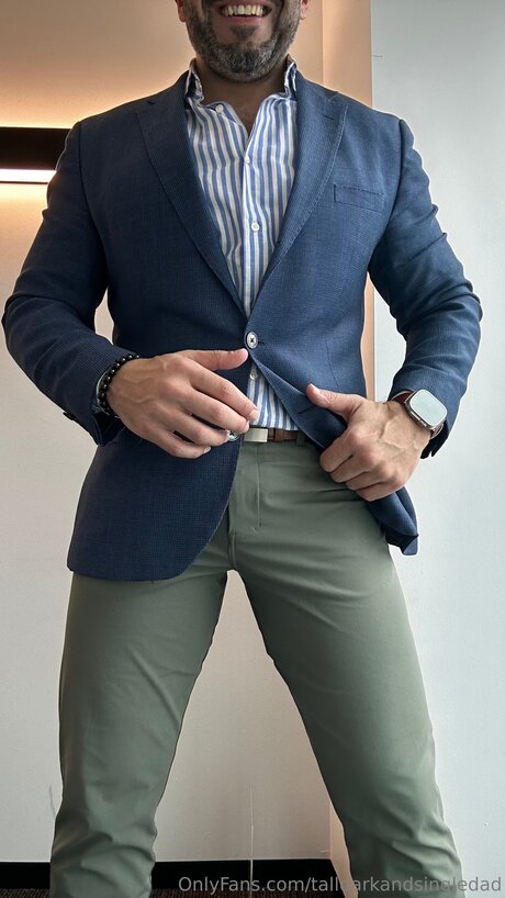 Talldarkandsingledad naked actress gallery