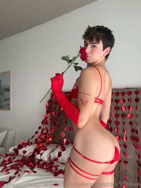 Caroficialfree hot actress photo