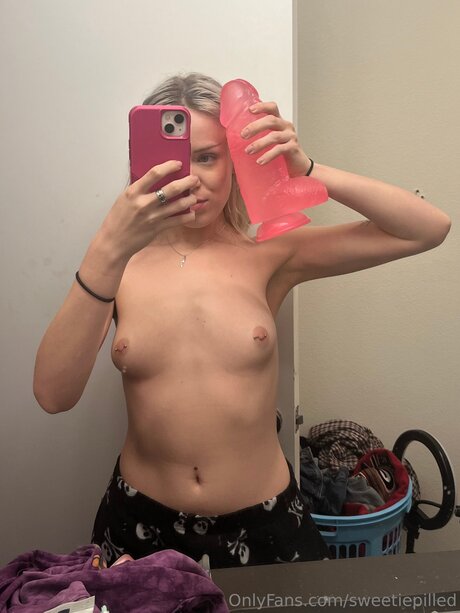 Sweetiepilled nudes model photos