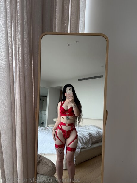 Laararose model nudes picture