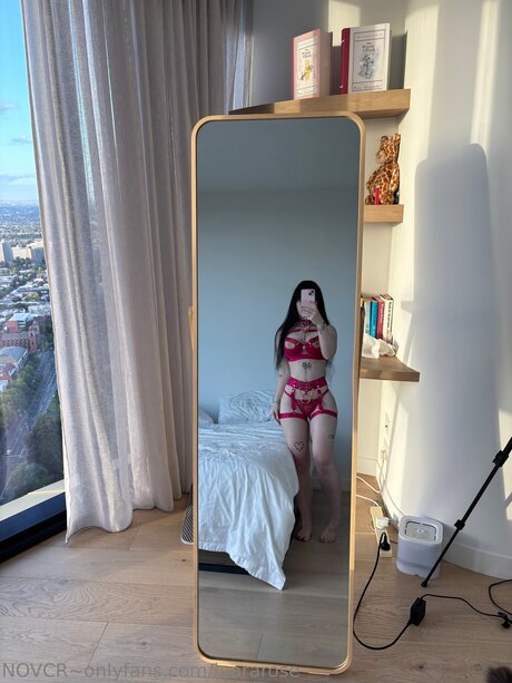 Laararose nudes model photos