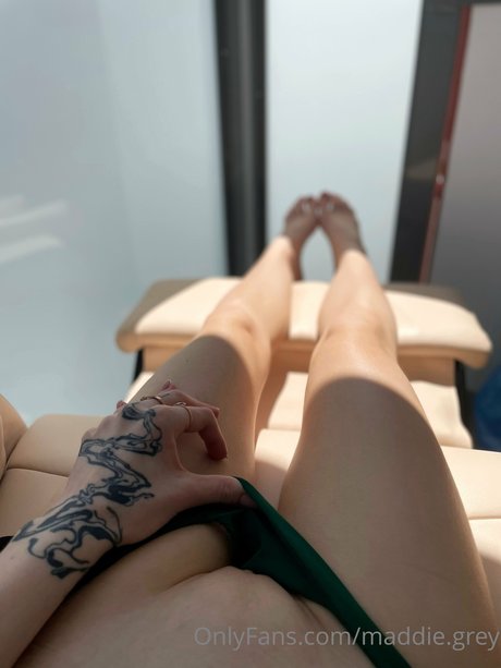 Maddie Grey_ adult model image