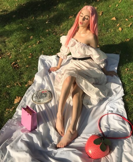 Mina Bell_ nude pornstar image