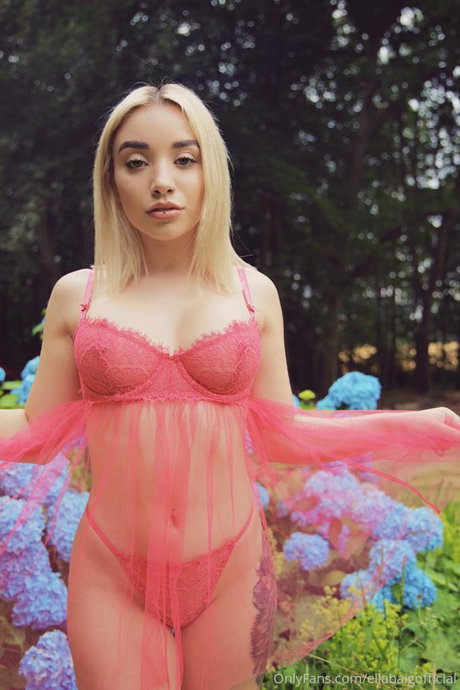 Ella Baig model top pic