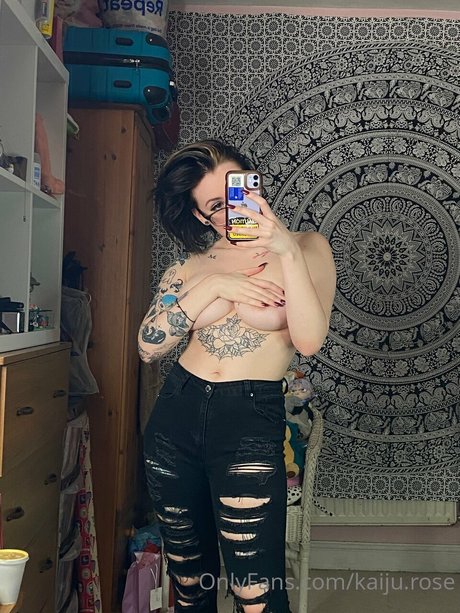 Kaiju rose star top image