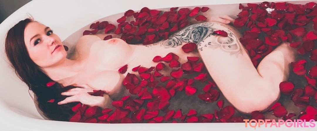 Qira Rose art star image