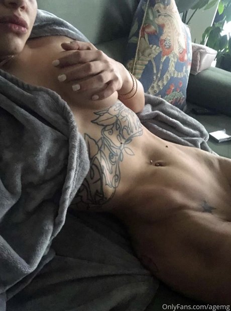 Agemg Ecem pornstar nude picture