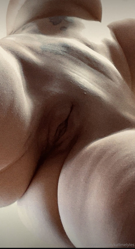 Gabrielle Lyles model erotic image