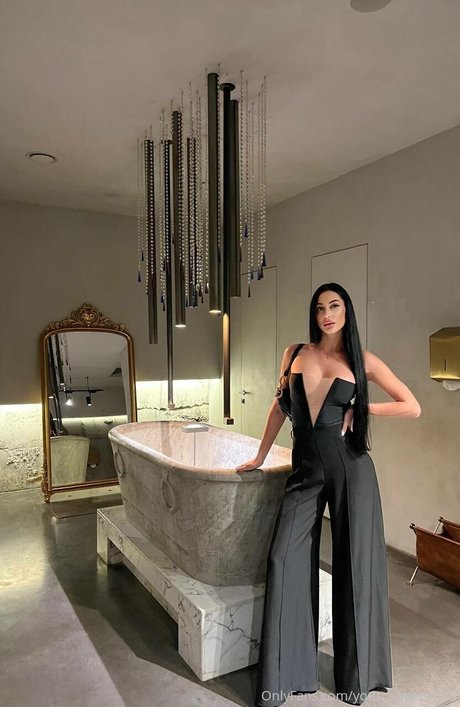 Mari Sweet_ perfect actress image