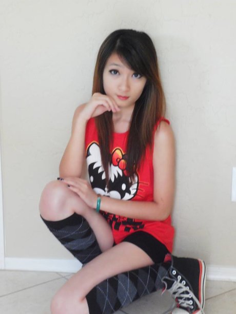 _Nancy Tran art actress gallery