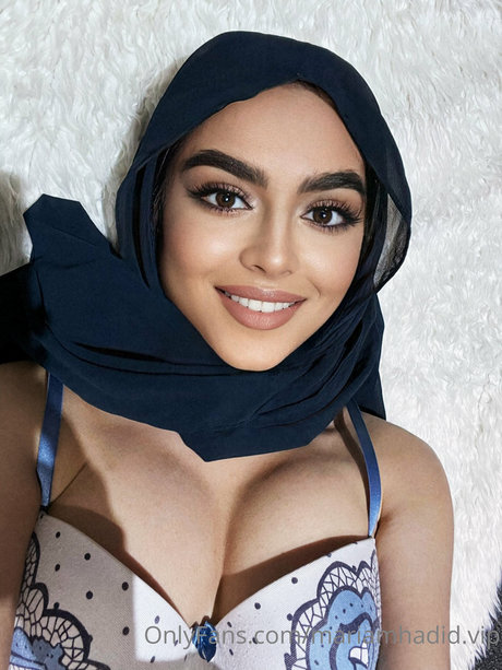 lesbians onlyfans pretty picture