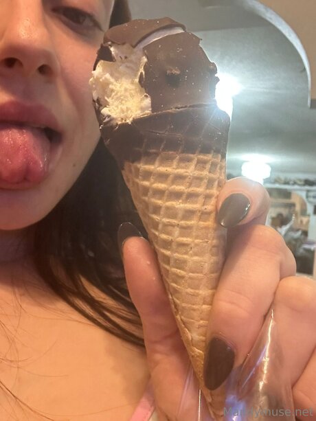 Mandymusemedia star best picture