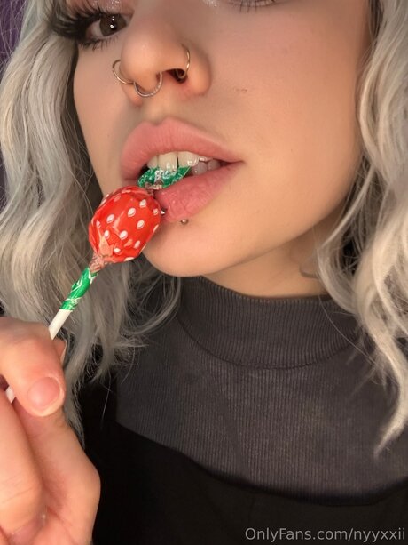 Nyyxxii sex model images