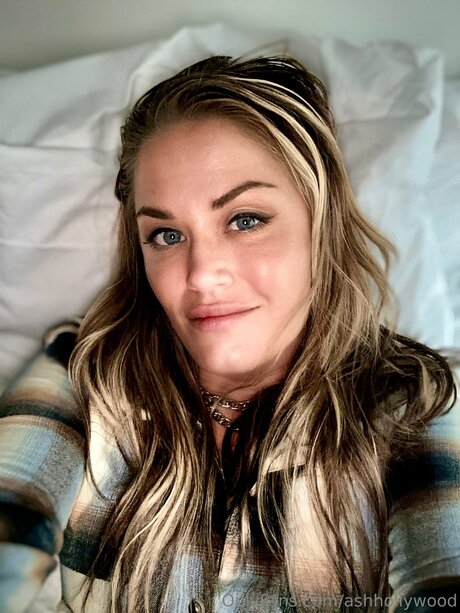 Ashhollywood porn model pictures