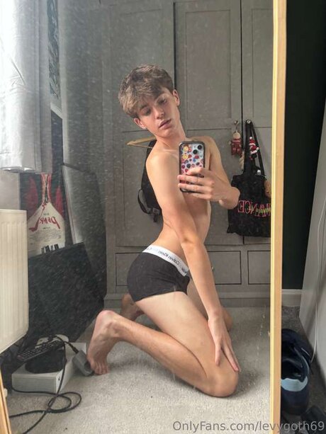 Levygoth69 high quality star photos