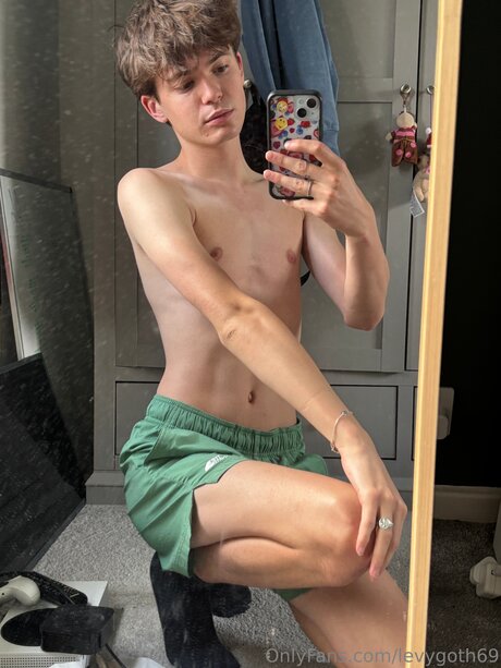 Levygoth69 model free photo