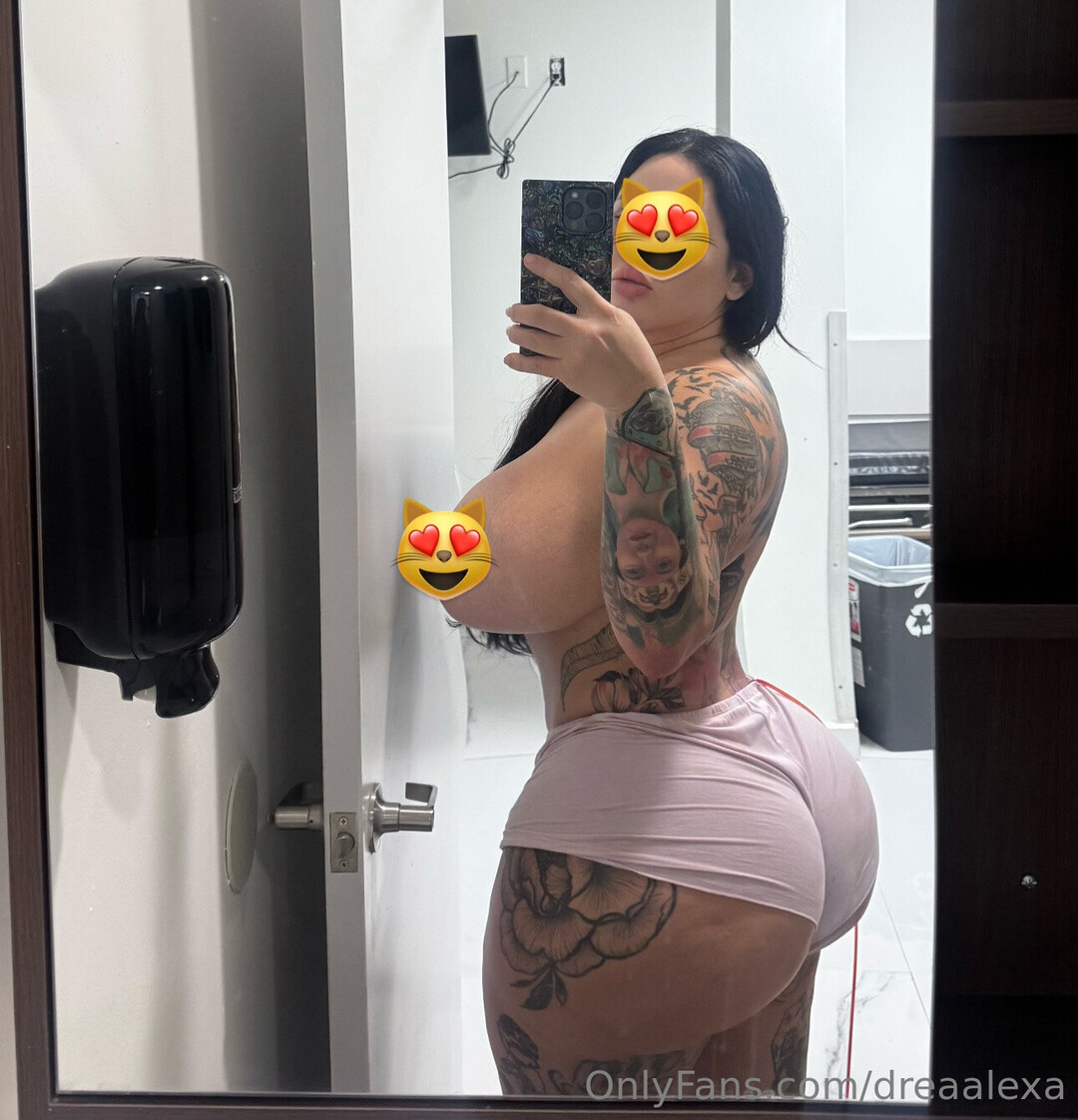 Dreaalexa model adult img