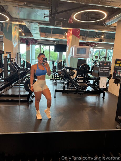 Angievarona naked model photos