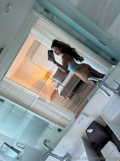 Angievarona star sexy picture