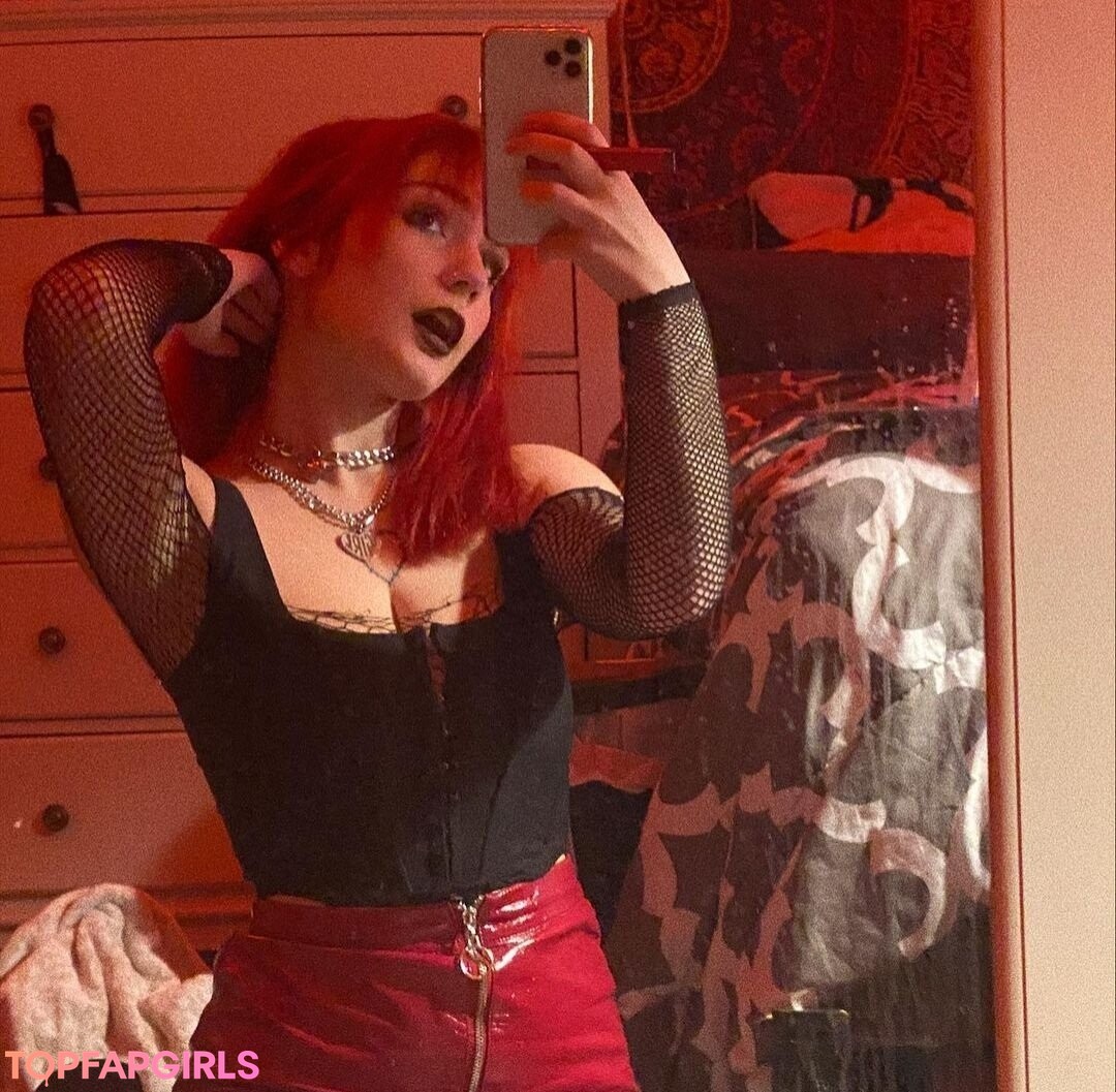 Gothicbratgf star pornographic images