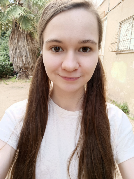 Ellie Tunes pretty model photo