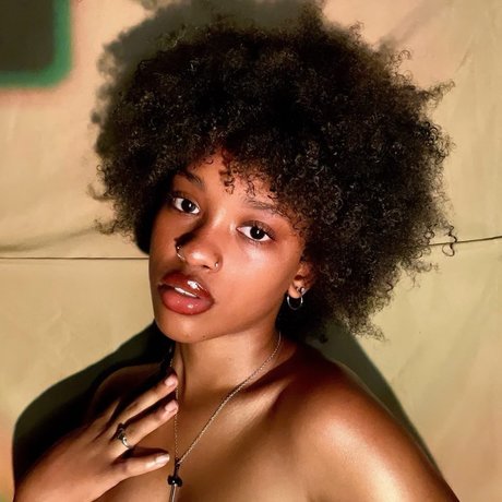 Little Me top pornstar img