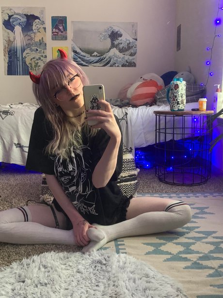 Sad Cthulu nude model archive