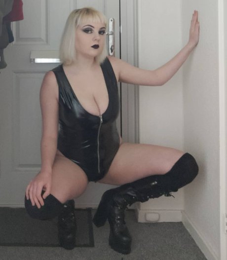 DinosaurQueen pornographic star image