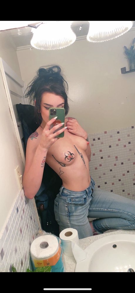 Lil Filth top model picture