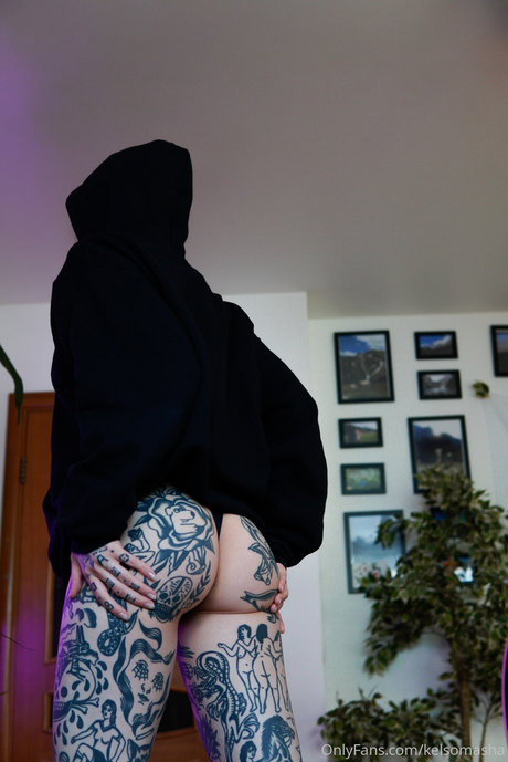 Tattooed Russian model porn images