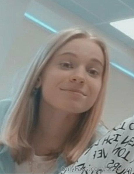 submissive onlyfans pornographic photos