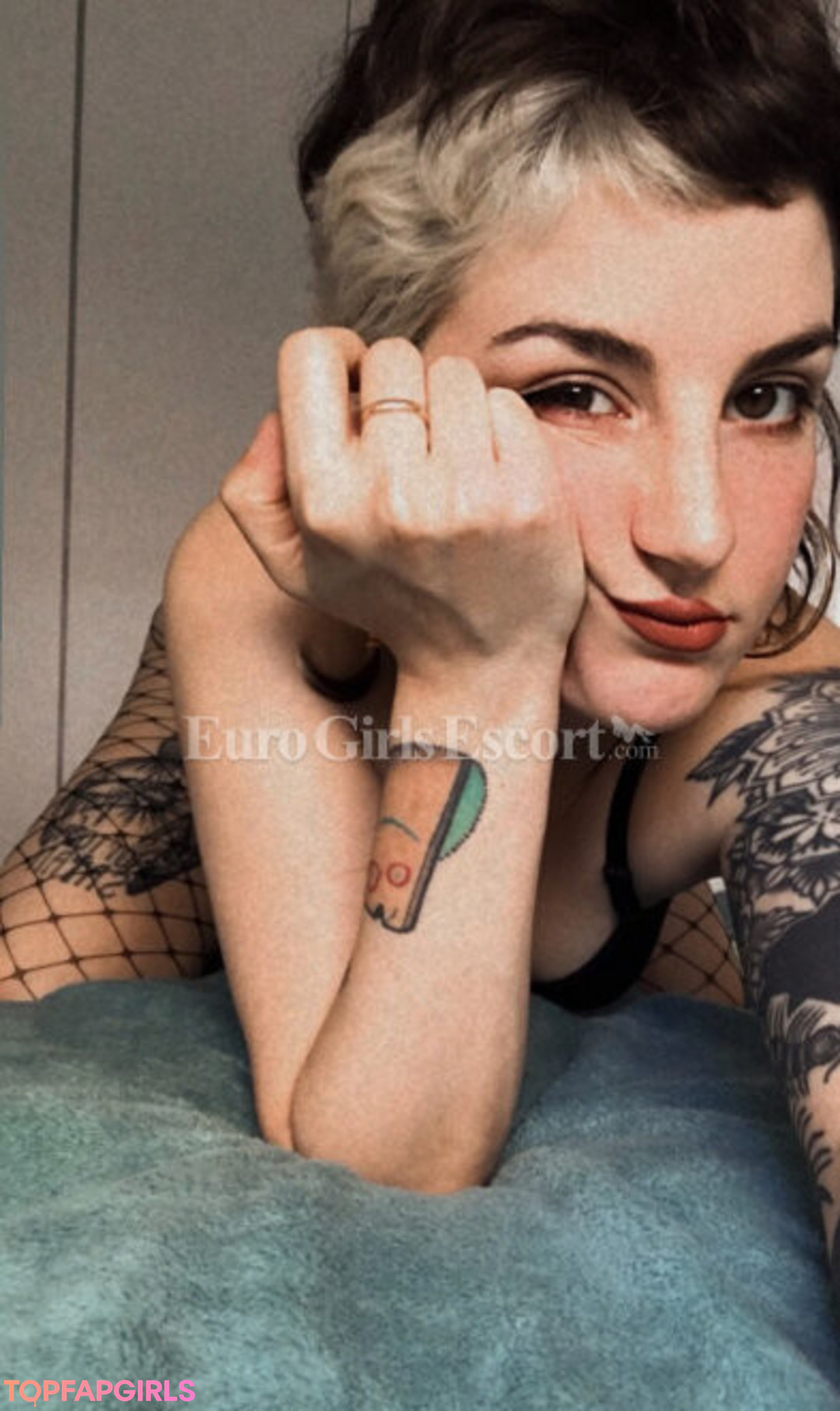 Zzofih beautiful model image