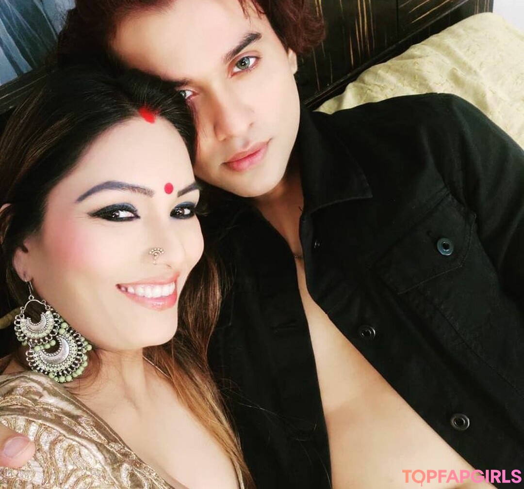 Zoya Rathore star naked archive