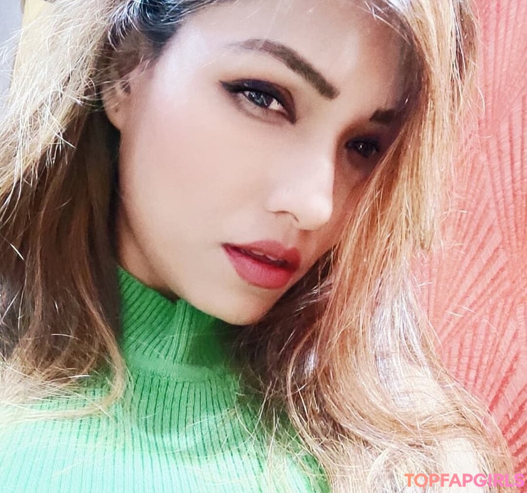 Zoya Rathore sexy model image