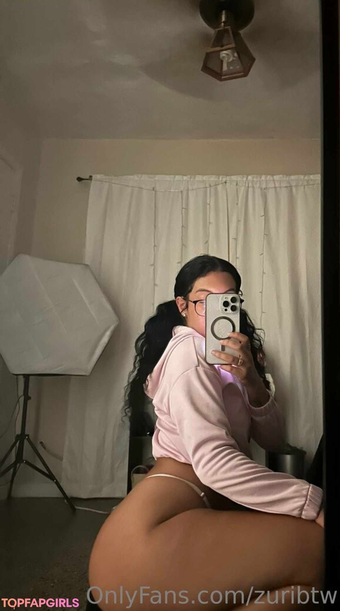 zuribtw beautiful model image