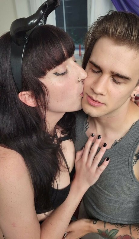 ZuzuFlowers pornstar hd gallery