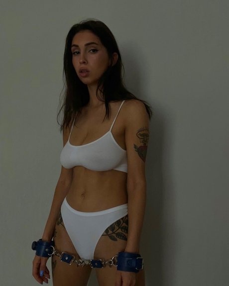 Aisux Aisultanax xxx model pictures