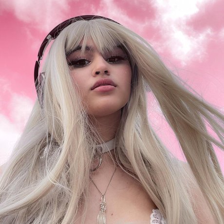 Willow neptune naked actress galleries