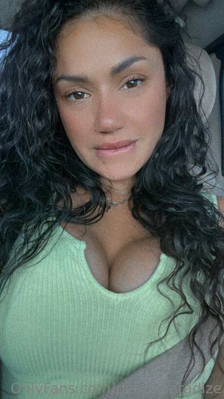 Pearlsparadize model nude pics