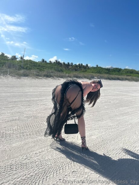 Tallgoddess Tay model nudes picture