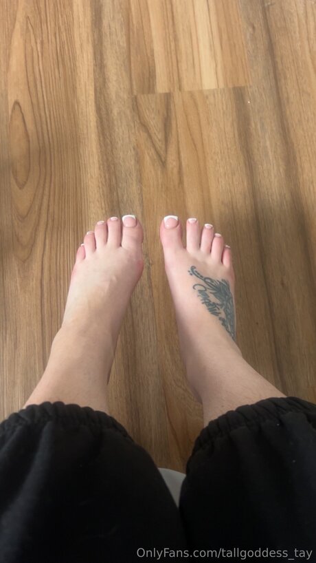 Tallgoddess Tay star nude pic