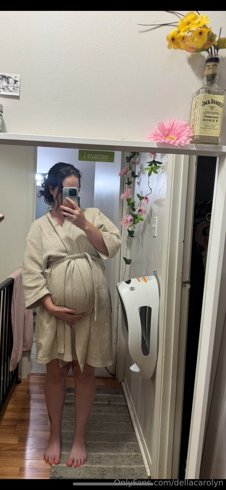 Dellacarolyn beautiful actress pictures