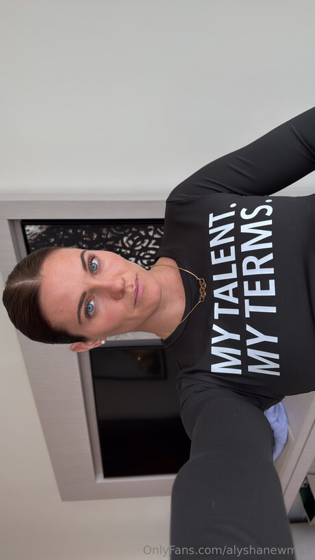 Alyshanewman hot model images