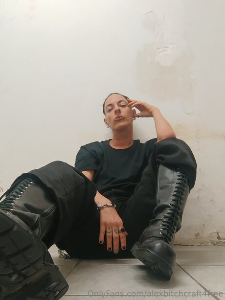 Alexbitchcraft4free pretty model image