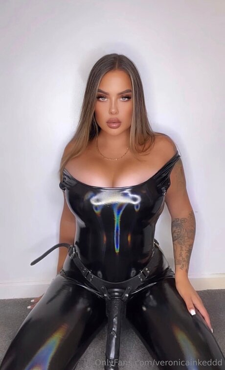 Veronicainked pretty model pic