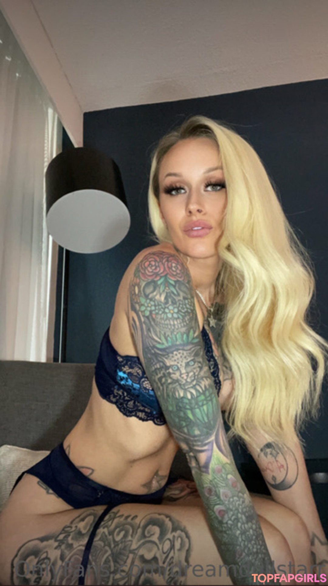 DreamDollStarr star adult image