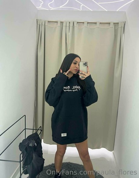 Paula Flores porn model img